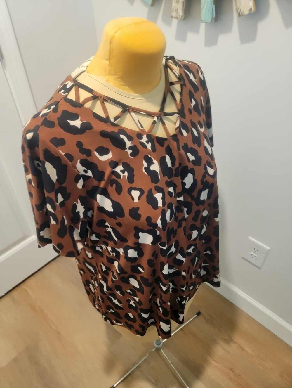Est. 1946 Plus Size 1X Plus Size Dark Brown Leopard Short Sleeve Top